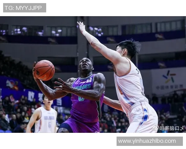 上海与山东热身赛精彩回顾球员表现与战术分析全景解读